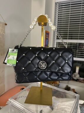 Badgley Mischka Black Letter Lock Quilted Pearl Crossbody 6”x 10”x 3.5” NWT